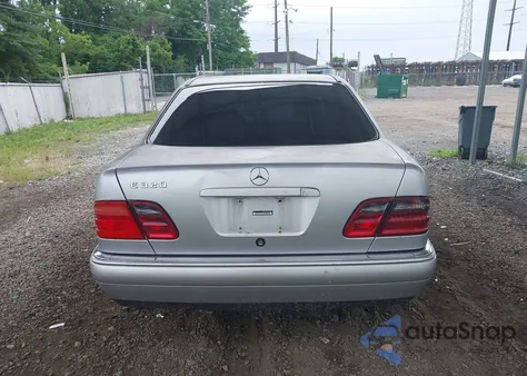 1999 Mercedes-Benz E 320 из США, поврежденный, VIN WDBJF65H9XA809911